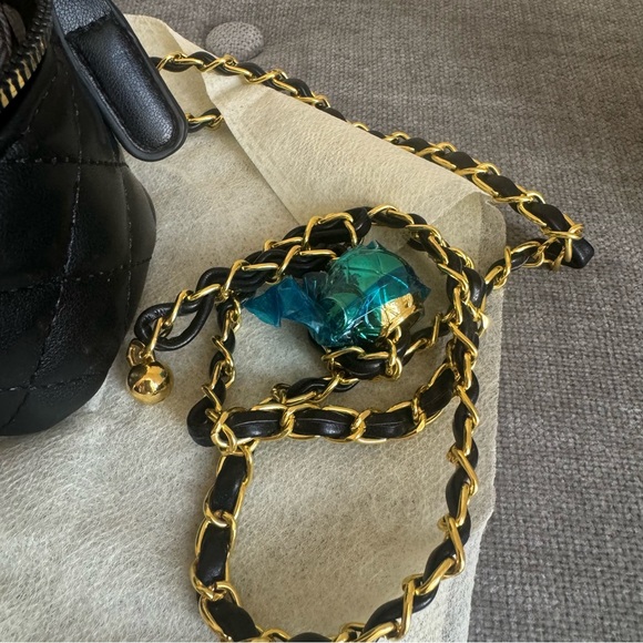 Girls kids black quilted chain ruched crossbody bag - Picture 8 of 9